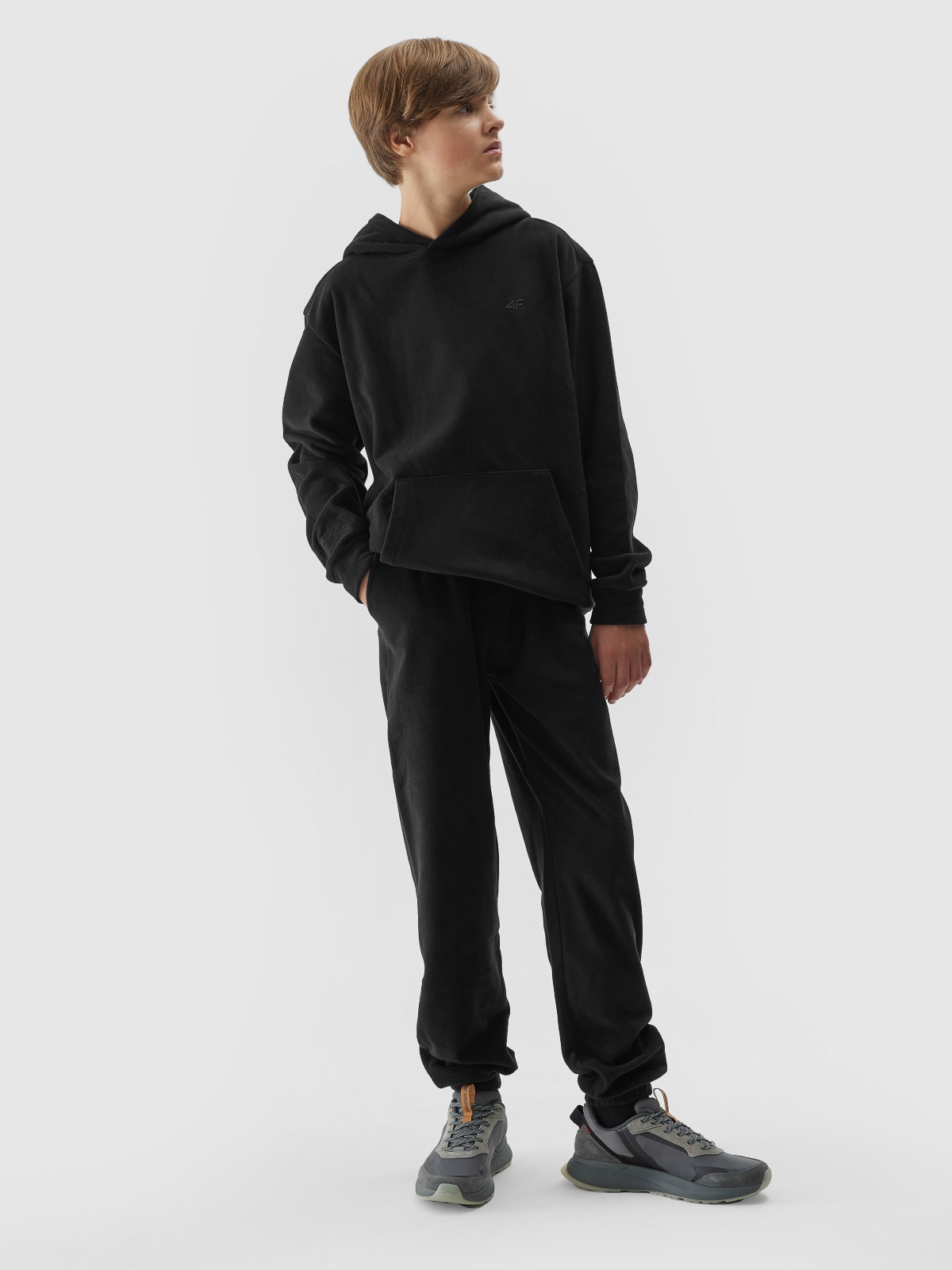 Levně Dětské kalhoty typu jogger z mikrofleecu - černé