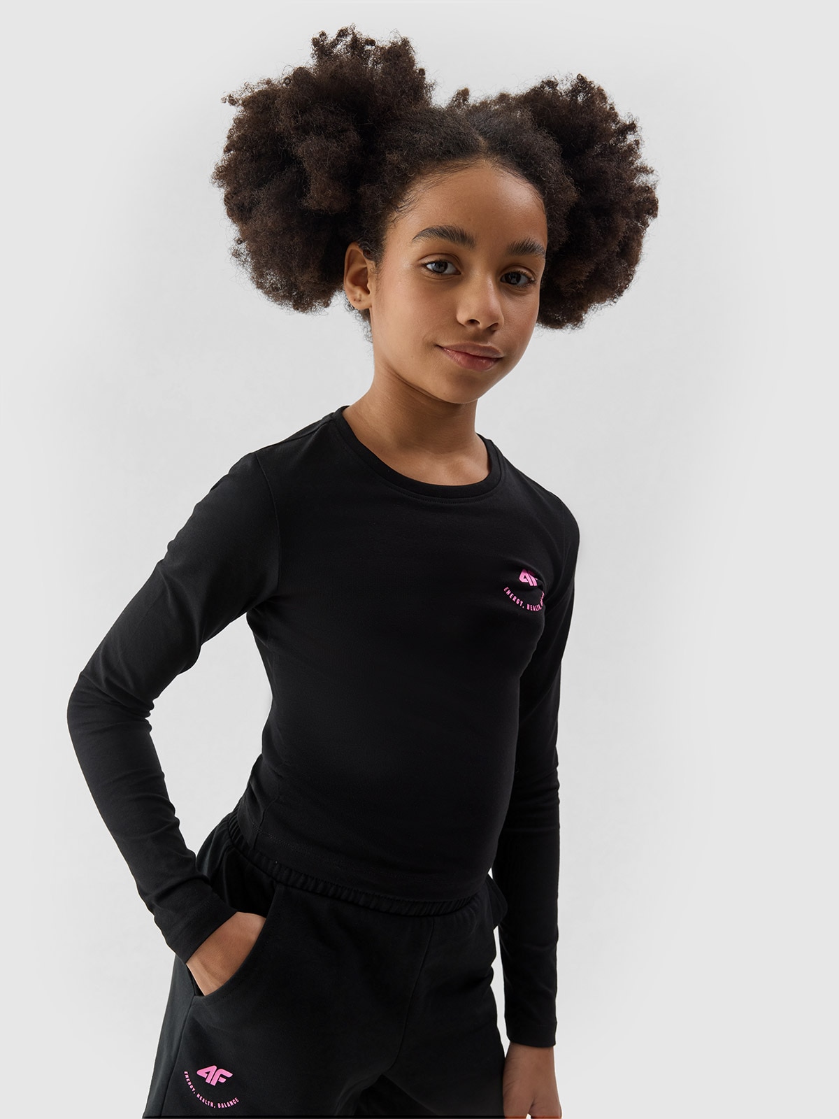 Levně Dívčí tričko crop-top s dlouhými rukávy - černé