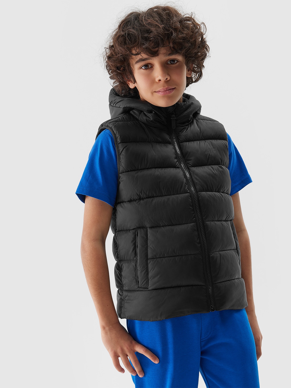 Levně Chlapecká péřová vesta s výplní ze syntetického peří - hluboce černá